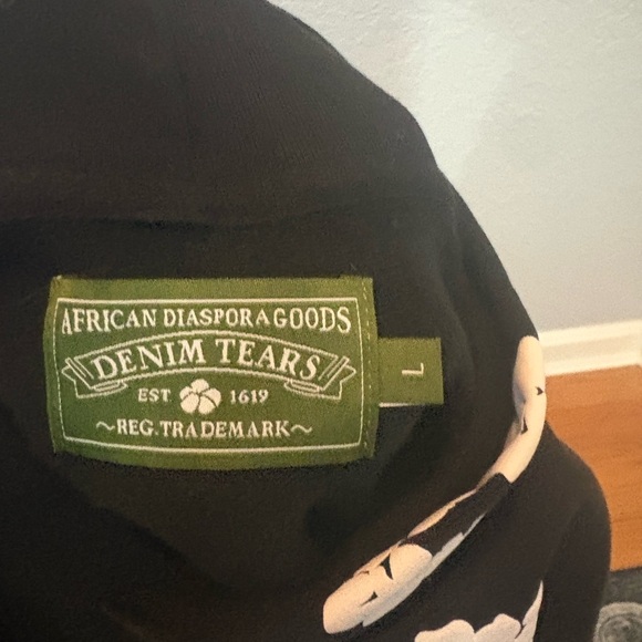 Black and White Patterned Men's Cardigan Sweater - Picture 3 of 4